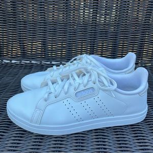 Women’s White Adidas Cloudfoam Comfort Tennis shoes size 7.5